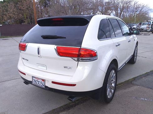 Used 2015 Lincoln MKX image 4