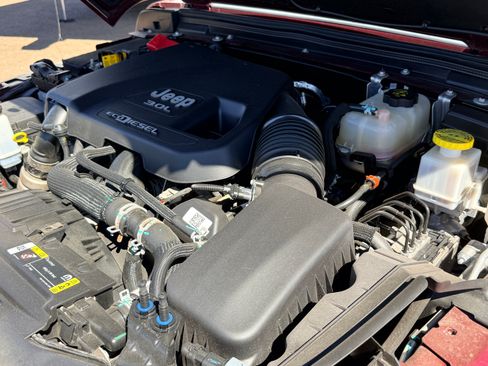 Used 2021 Jeep Gladiator Sport image 12