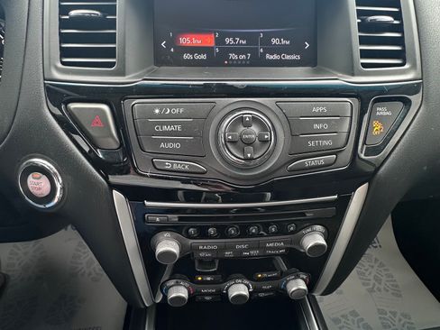 Used 2019 Nissan Pathfinder SE image 13