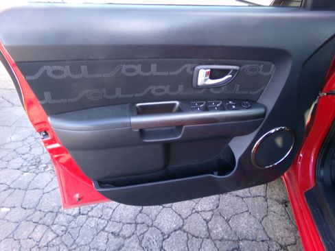 Used 2013 Kia Soul + image 16