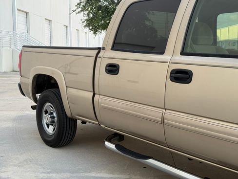 Used 2004 Chevrolet Silverado 2500 LS RWD image 57