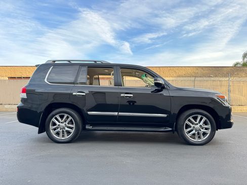 Used 2013 Lexus LX 570 image 17