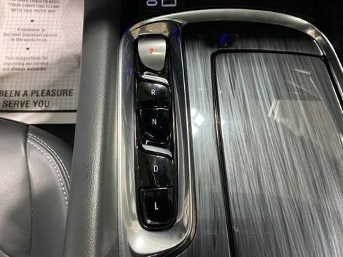 Used 2023 Buick Enclave FWD Essence image 14