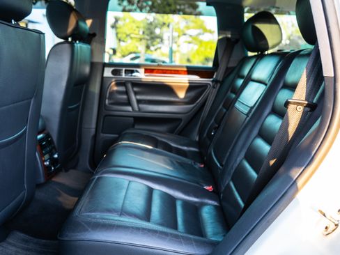 Used 2006 Volkswagen Touareg V10 TDI image 34