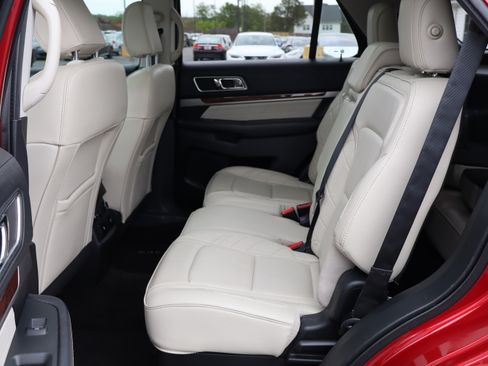 Used 2018 Ford Explorer 4WD Platinum image 14