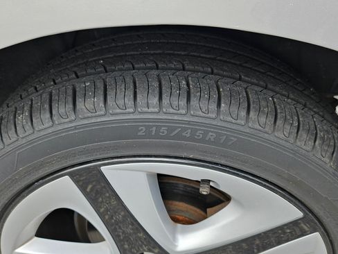 Used 2016 Toyota Prius Four Touring image 8