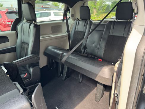 Used 2020 Dodge Grand Caravan SXT FWD image 11