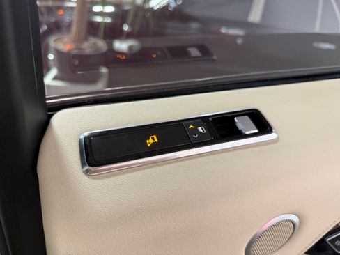 Used 2019 Land Rover Range Rover HSE image 34