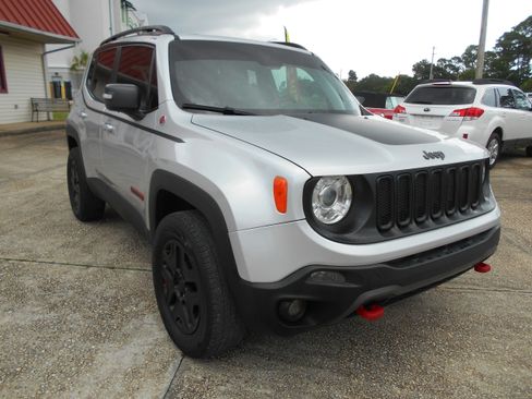 Used 2018 Jeep Renegade Trailhawk image 3