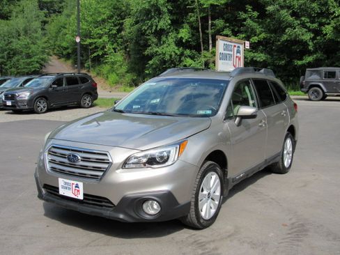 Used 2015 Subaru Outback 2.5i Premium AWD/4WD image 1