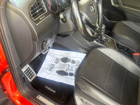 Used 2018 Volkswagen Tiguan FWD image 17