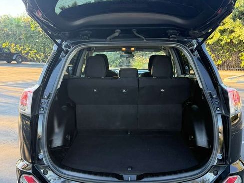 Used 2018 Toyota RAV4 LE image 29