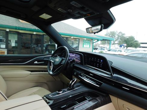 Used 2021 Cadillac Escalade ESV Premium Luxury image 29