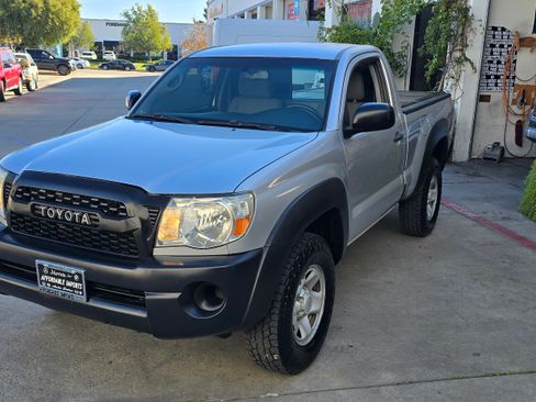 Used 2011 Toyota Tacoma Off-Road image 34