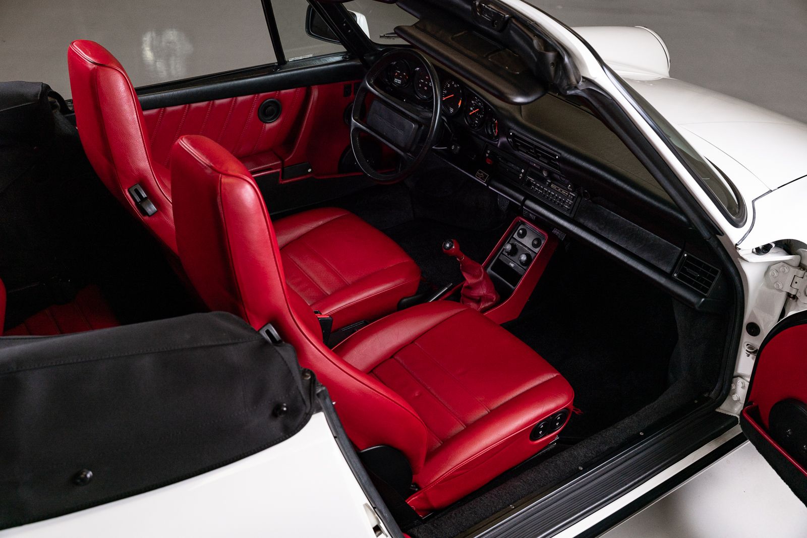 Used 1989 Porsche 911 Carrera Cabriolet RWD image 68
