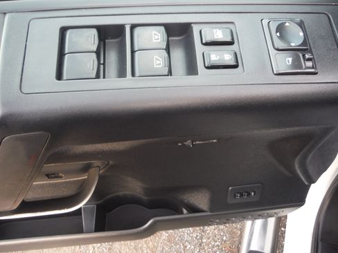 Used 2013 Nissan Titan SL image 17