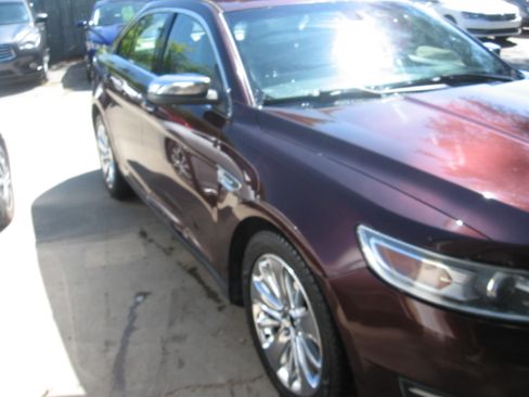 Used 2011 Ford Taurus Limited FWD image 3