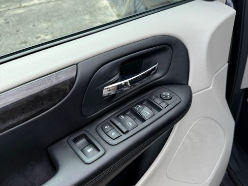 Used 2020 Dodge Grand Caravan SE image 6