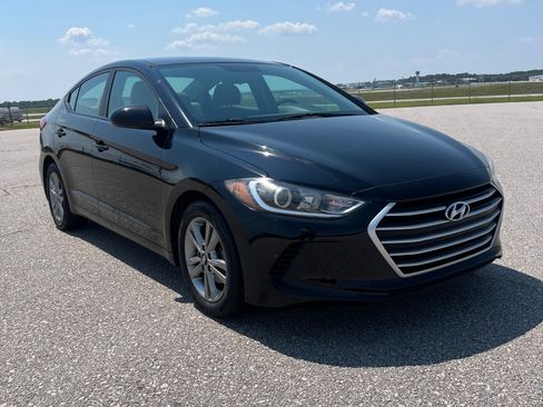 Used 2018 Hyundai Elantra Sedan FWD image 1