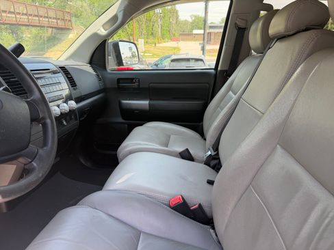 Used 2010 Toyota Tundra 4x4 CrewMax image 15