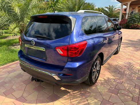 Used 2017 Nissan Pathfinder SV image 4