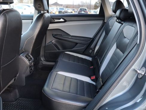 Used 2022 Volkswagen Taos SEL image 14