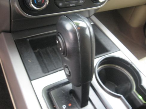 Used 2015 Ford Expedition XLT image 12