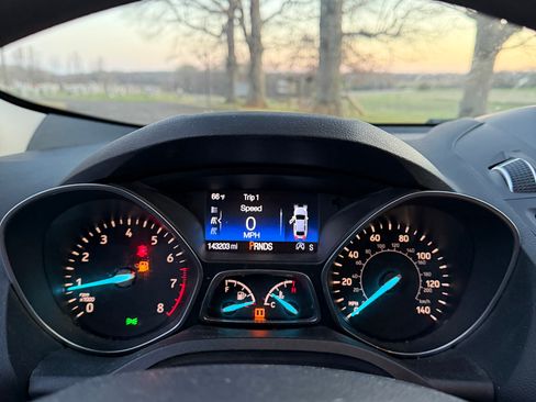 Used 2017 Ford Escape SE image 8