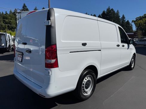 Used 2023 Mercedes-Benz Metris image 6