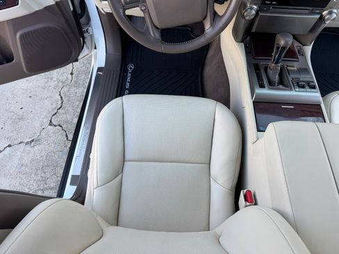 Used 2011 Lexus GX 460 image 24