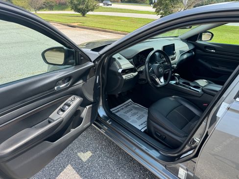 Used 2021 Nissan Altima 2.5 SR FWD image 13