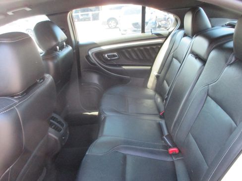 Used 2015 Ford Taurus SEL image 8