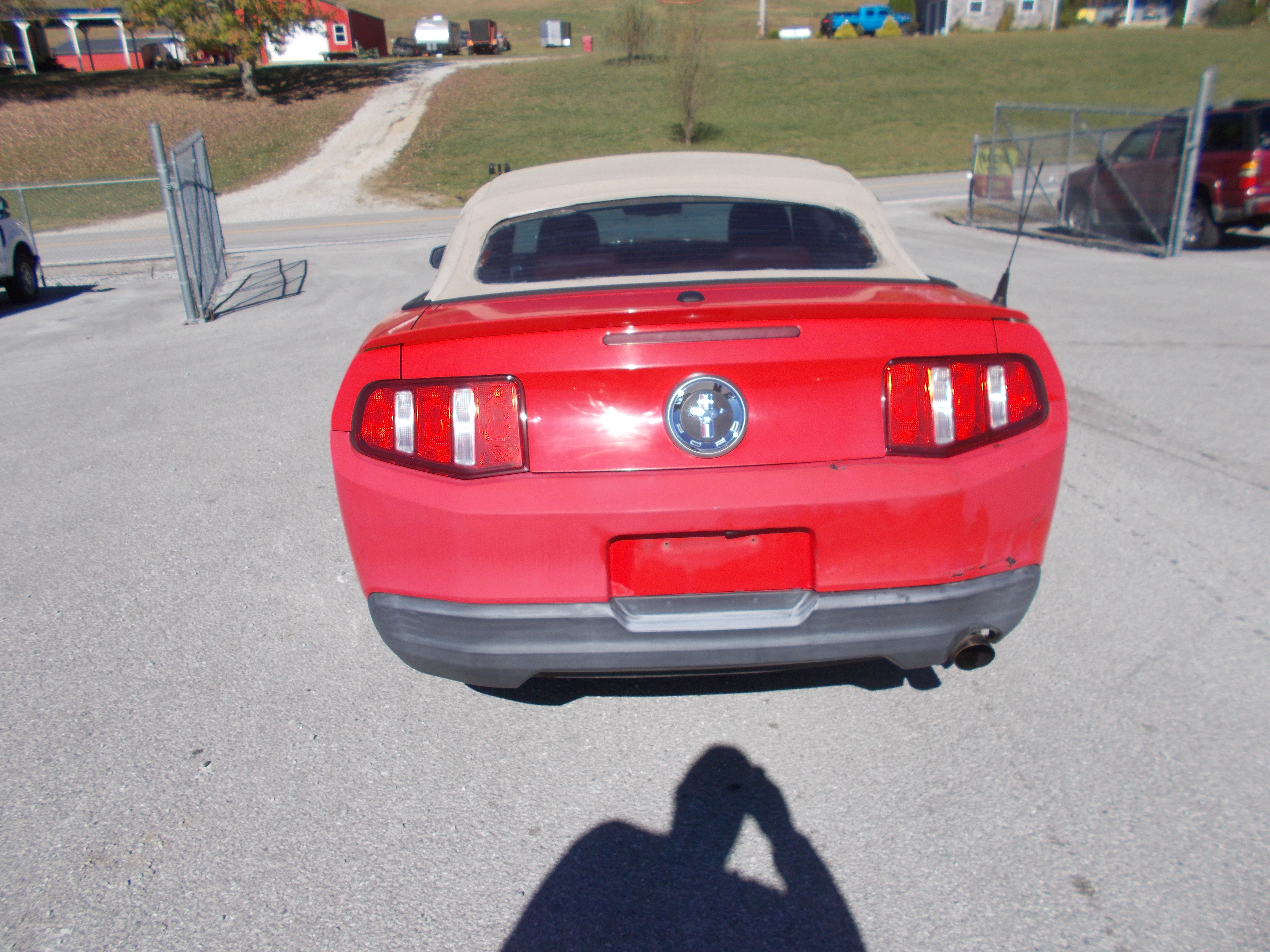 Used 2010 Ford Mustang Convertible RWD image 3