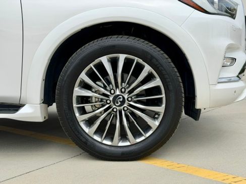 Used 2021 INFINITI QX80 image 3