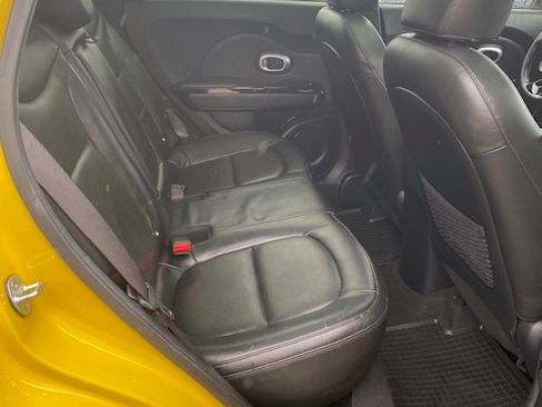 Used 2015 Kia Soul ! FWD image 16