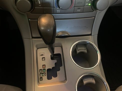 Used 2010 Toyota Highlander Sport image 19