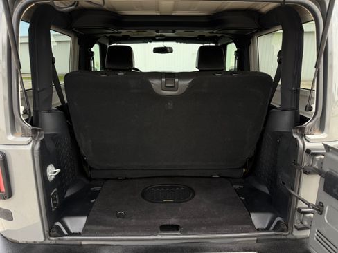 Used 2016 Jeep Wrangler 75th Anniversary AWD/4WD image 43