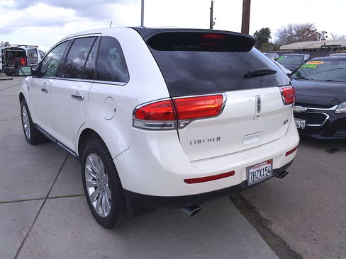 Used 2015 Lincoln MKX image 3