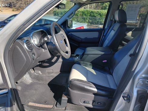 Used 2007 Ford Explorer Sport Trac Limited image 2