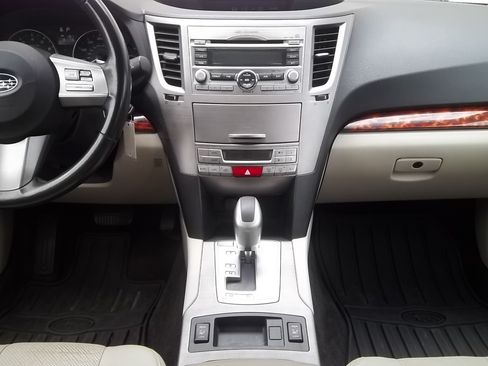 Used 2011 Subaru Outback 3.6R Limited AWD/4WD image 22