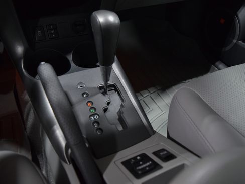 Used 2011 Toyota RAV4 Limited image 27