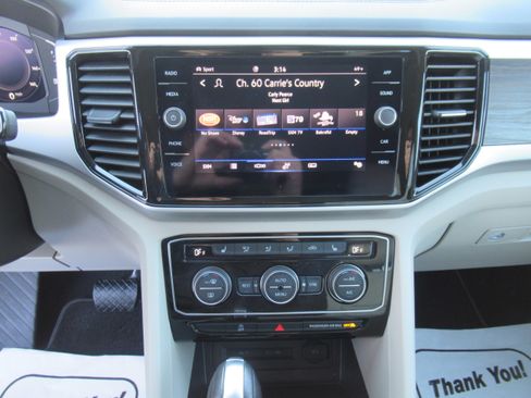 Used 2022 Volkswagen Atlas SE w/ Technology Package image 13