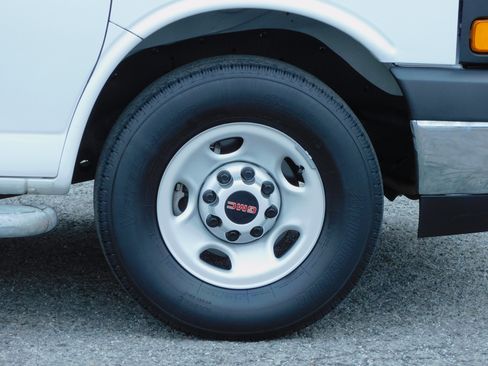 Used 2024 GMC Savana 2500 image 11