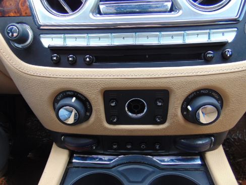 Used 2011 Rolls-Royce Ghost image 21