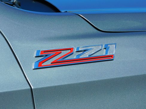 Used 2025 Chevrolet Suburban Z71 image 11