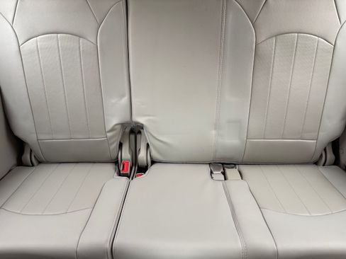 Used 2011 Buick Enclave CXL image 16