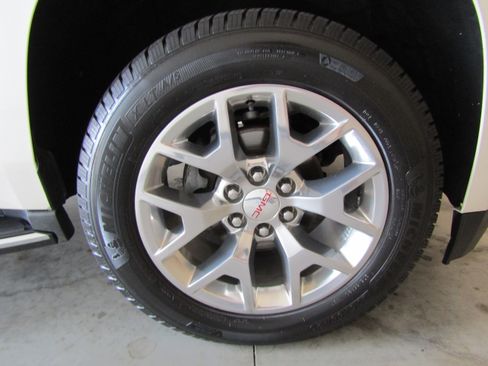 Used 2015 GMC Yukon SLT image 21