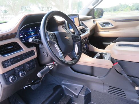 Used 2023 Chevrolet Suburban Premier image 34