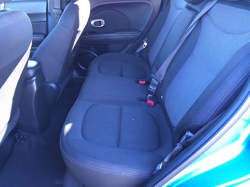 Used 2017 Kia Soul + image 8