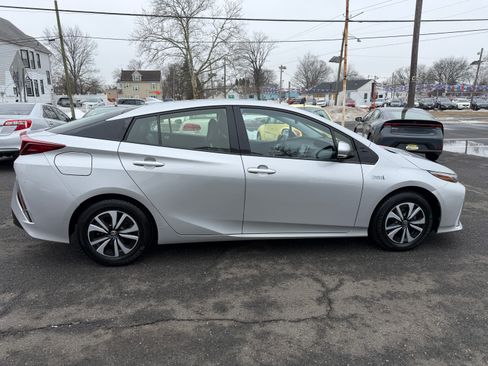 Used 2017 Toyota Prius Prime Premium image 23
